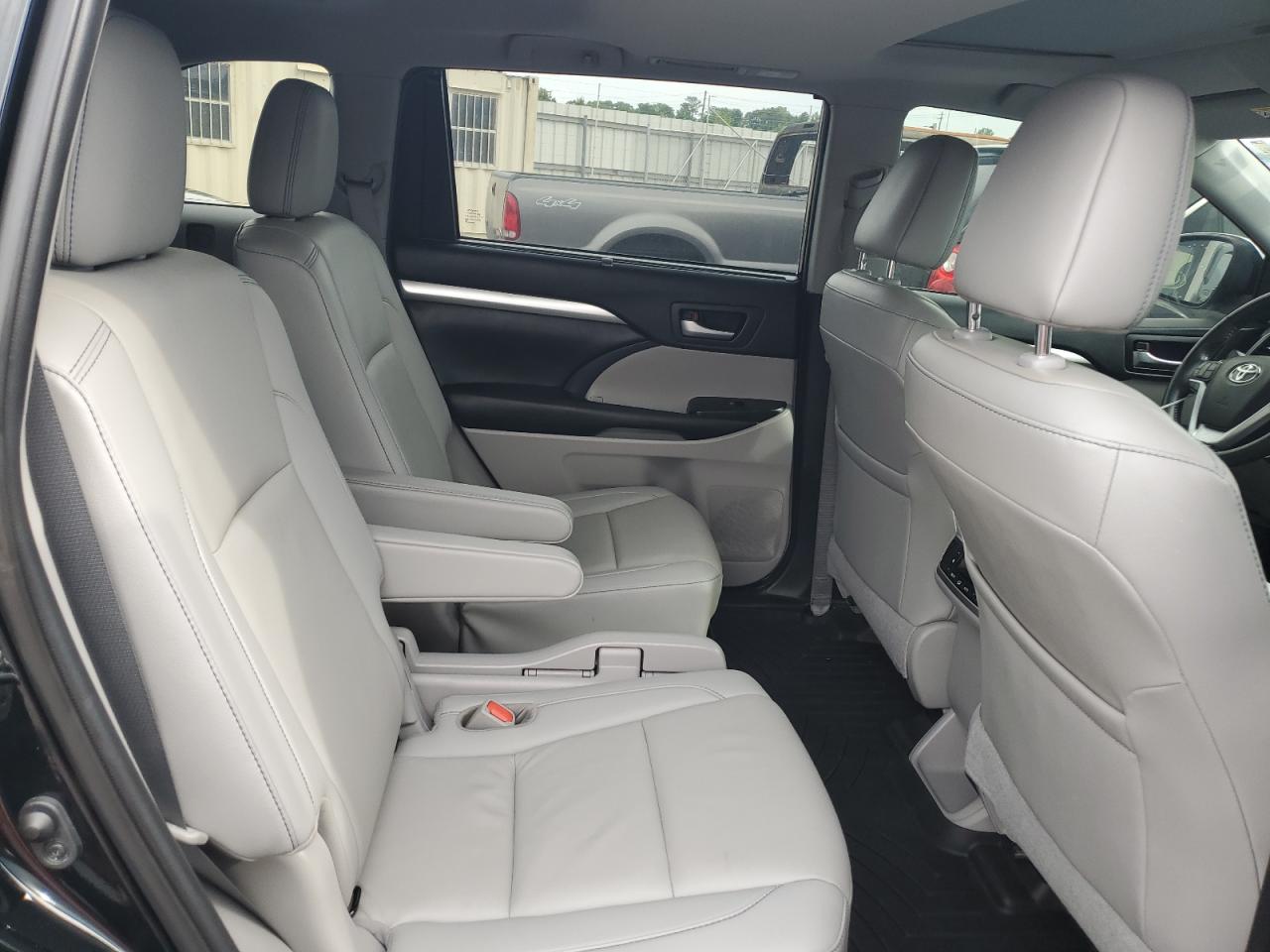 TOYOTA HIGHLANDER SE