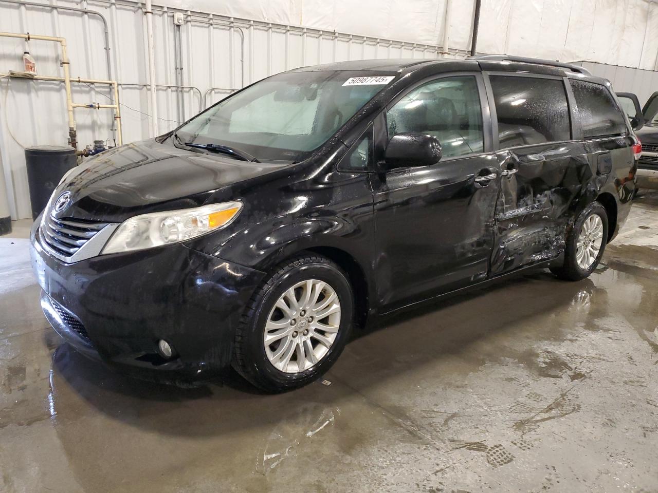 TOYOTA SIENNA XLE