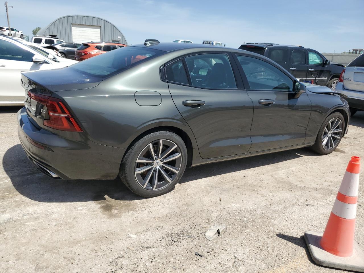 VOLVO S60 T5 R-DESIGN