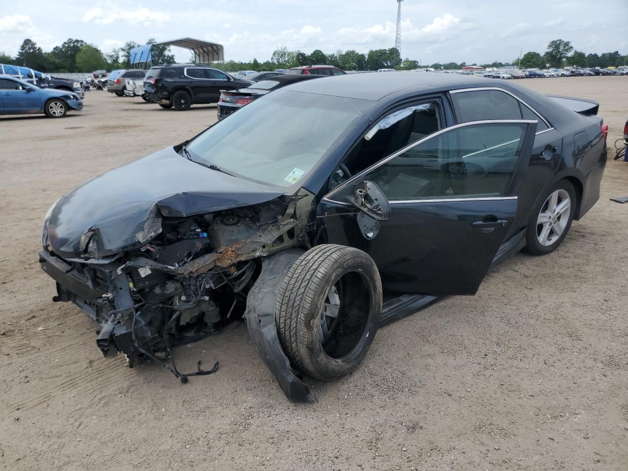 TOYOTA CAMRY BASE
