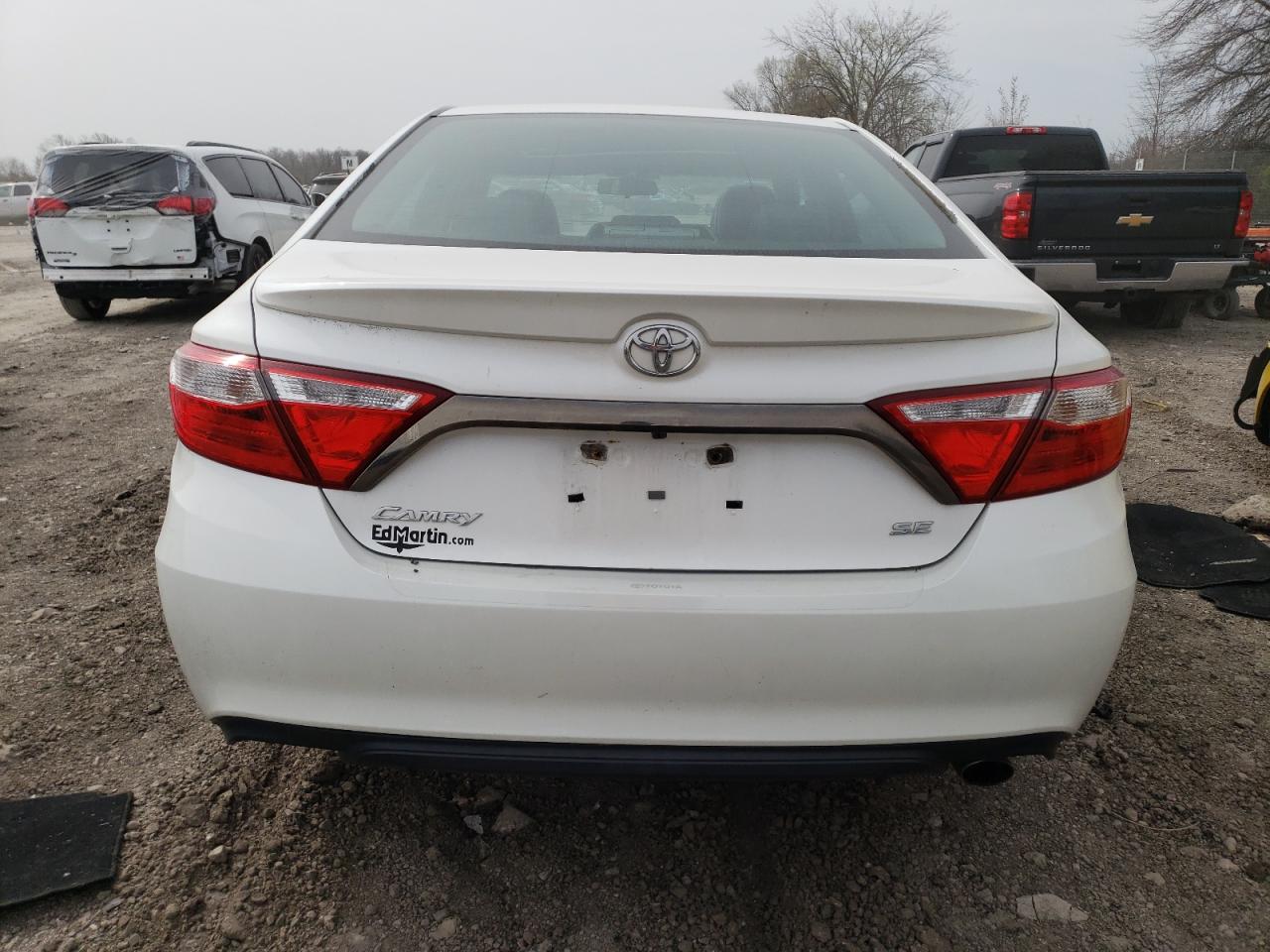 Toyota Camry le 2016
