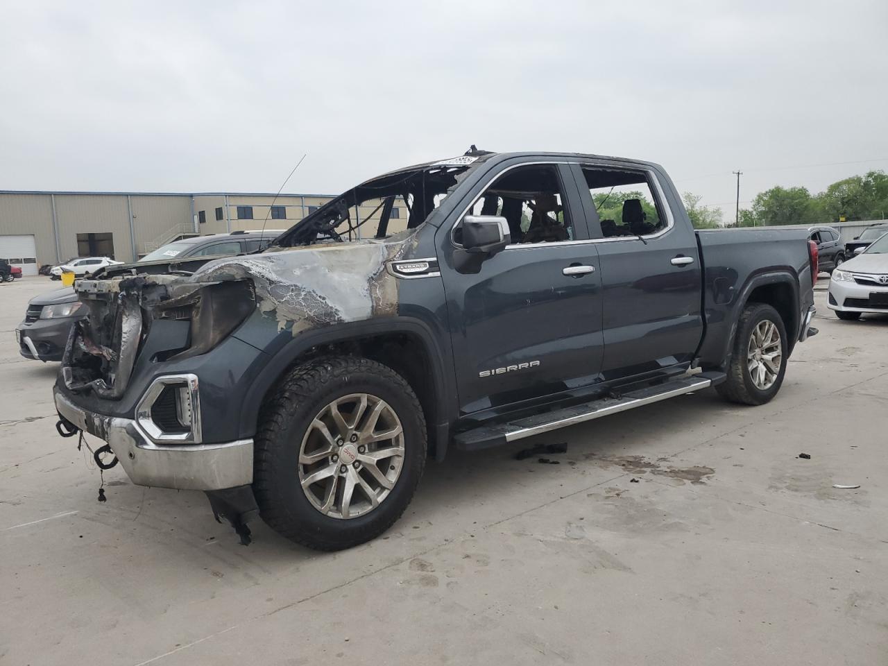 GMC SIERRA C1500 SLT
