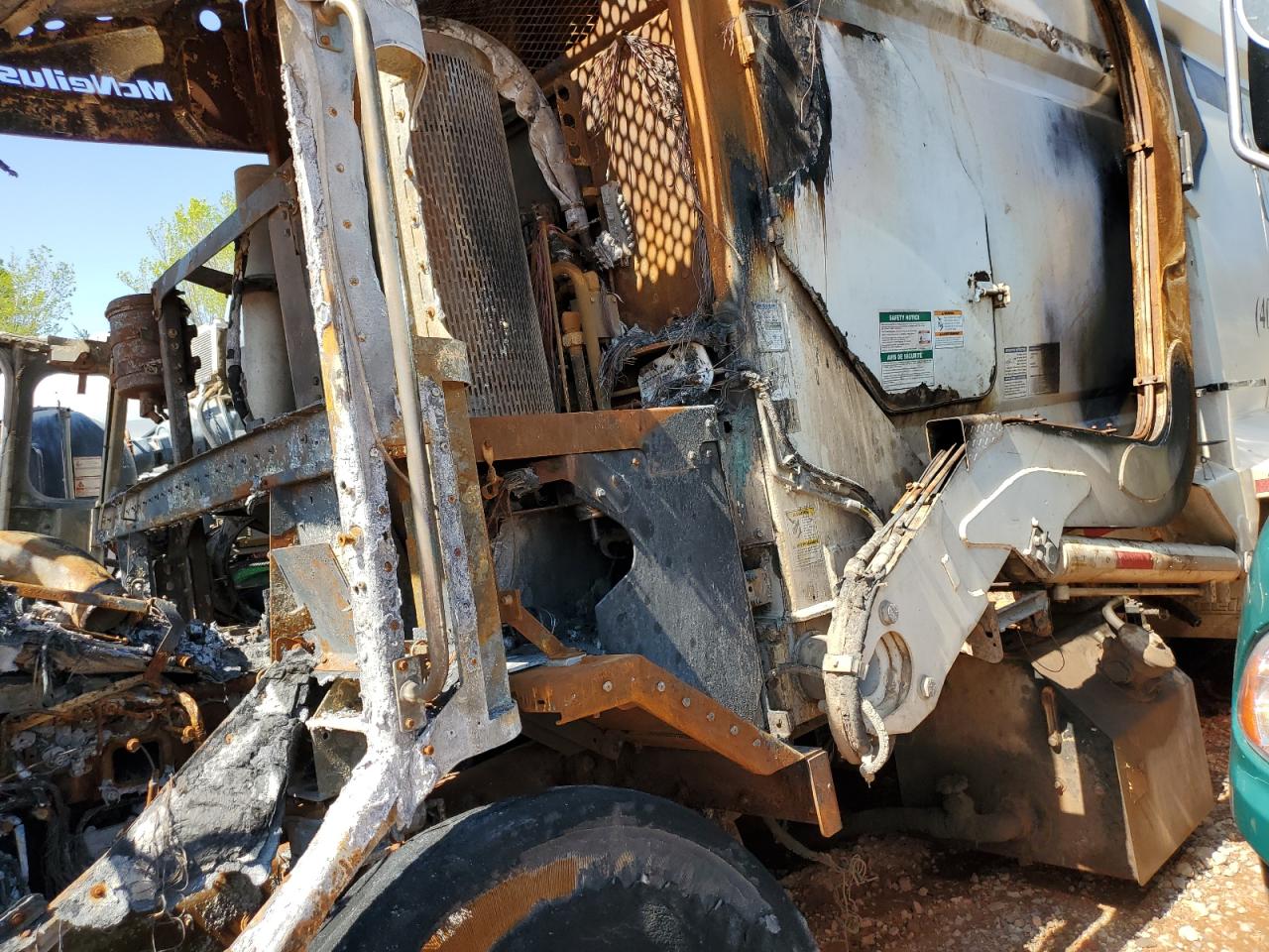 Lot #3198012484 2020 PETERBILT 520