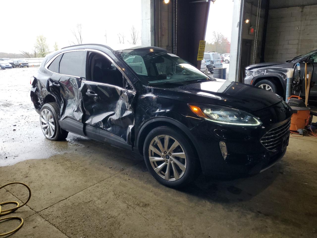 FORD ESCAPE TITANIUM