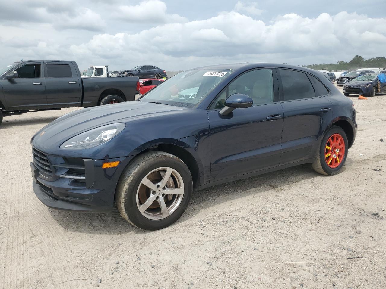 PORSCHE MACAN
