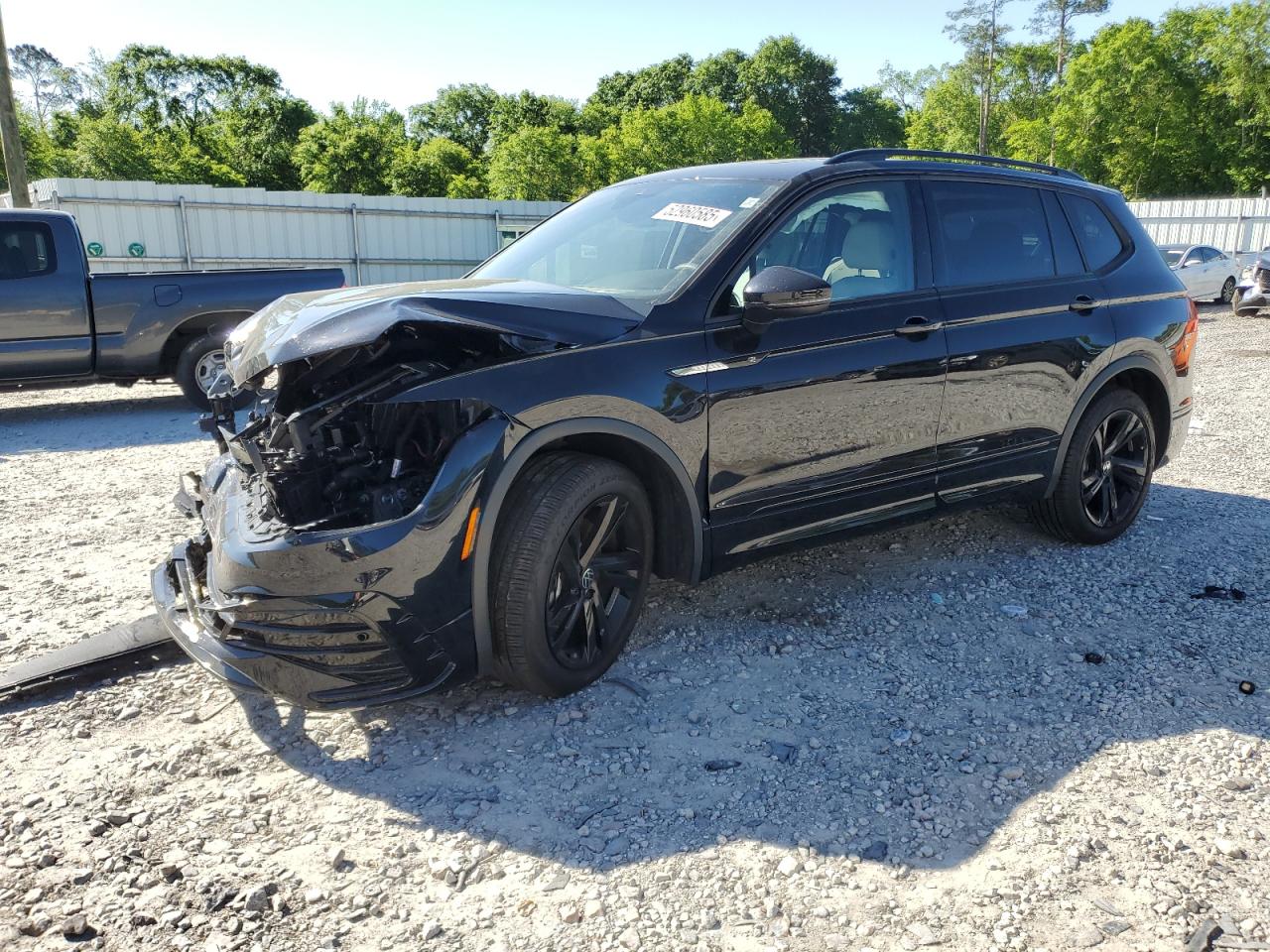 VOLKSWAGEN TIGUAN SE R-LINE BLACK