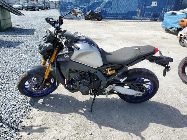 YAMAHA MT09 D 2023 two tone  gas JYARN72E0PA001255 photo #4