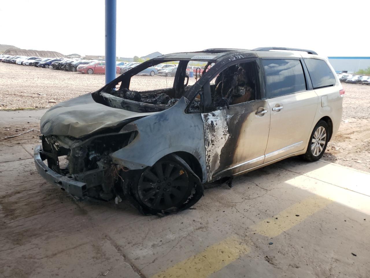 TOYOTA SIENNA XLE