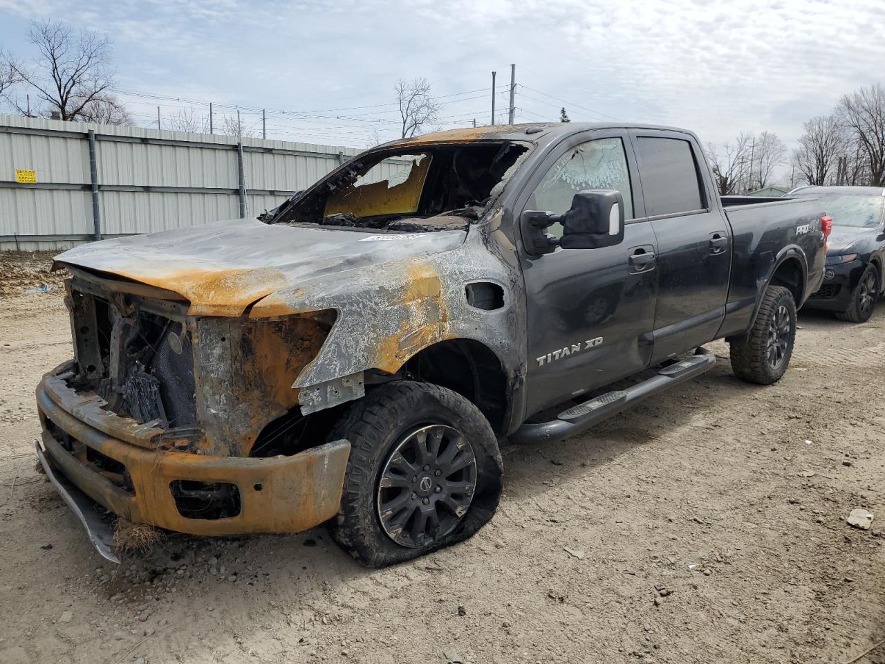 NISSAN TITAN SL
