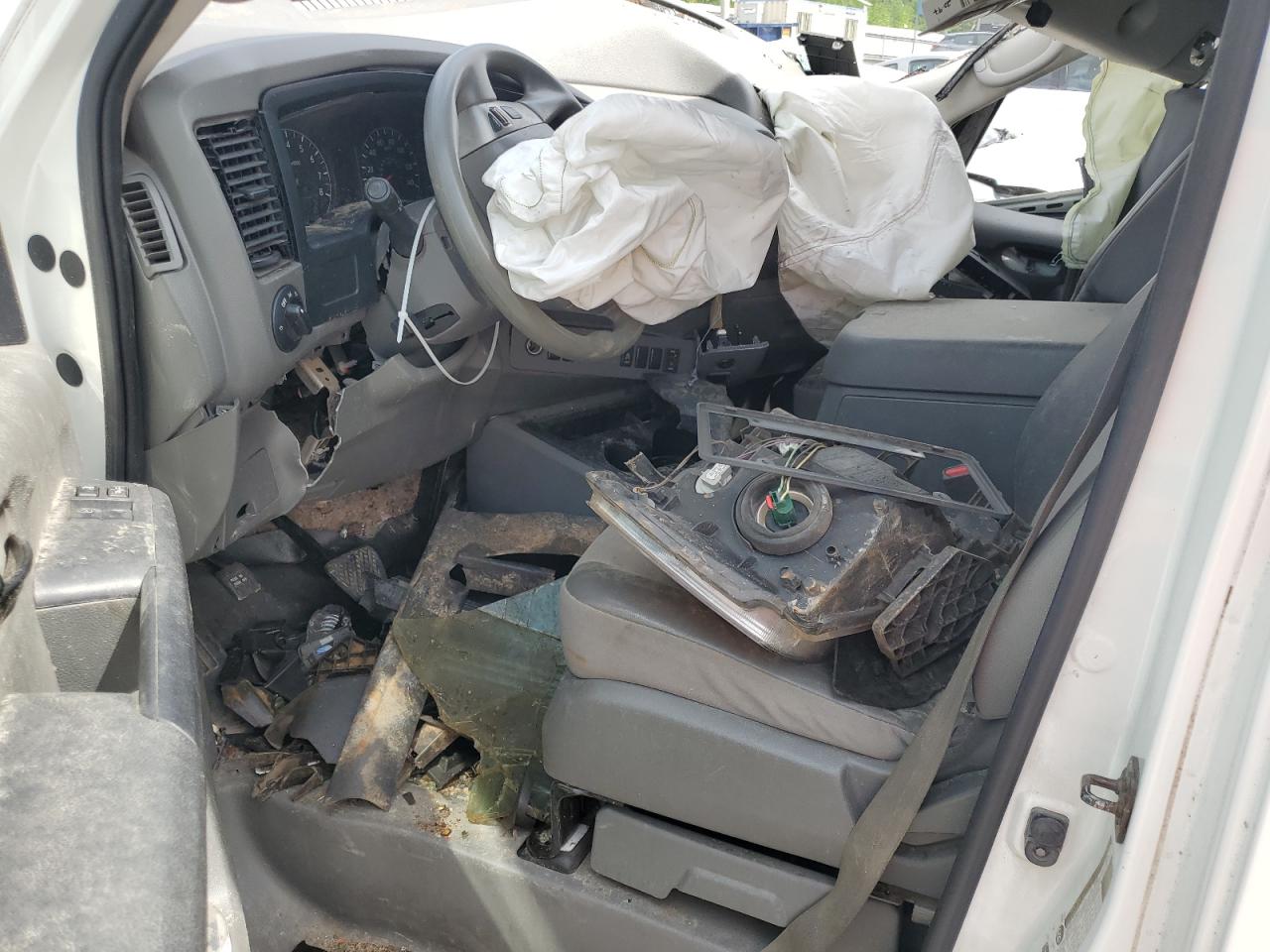 NISSAN NV2500 2500 S