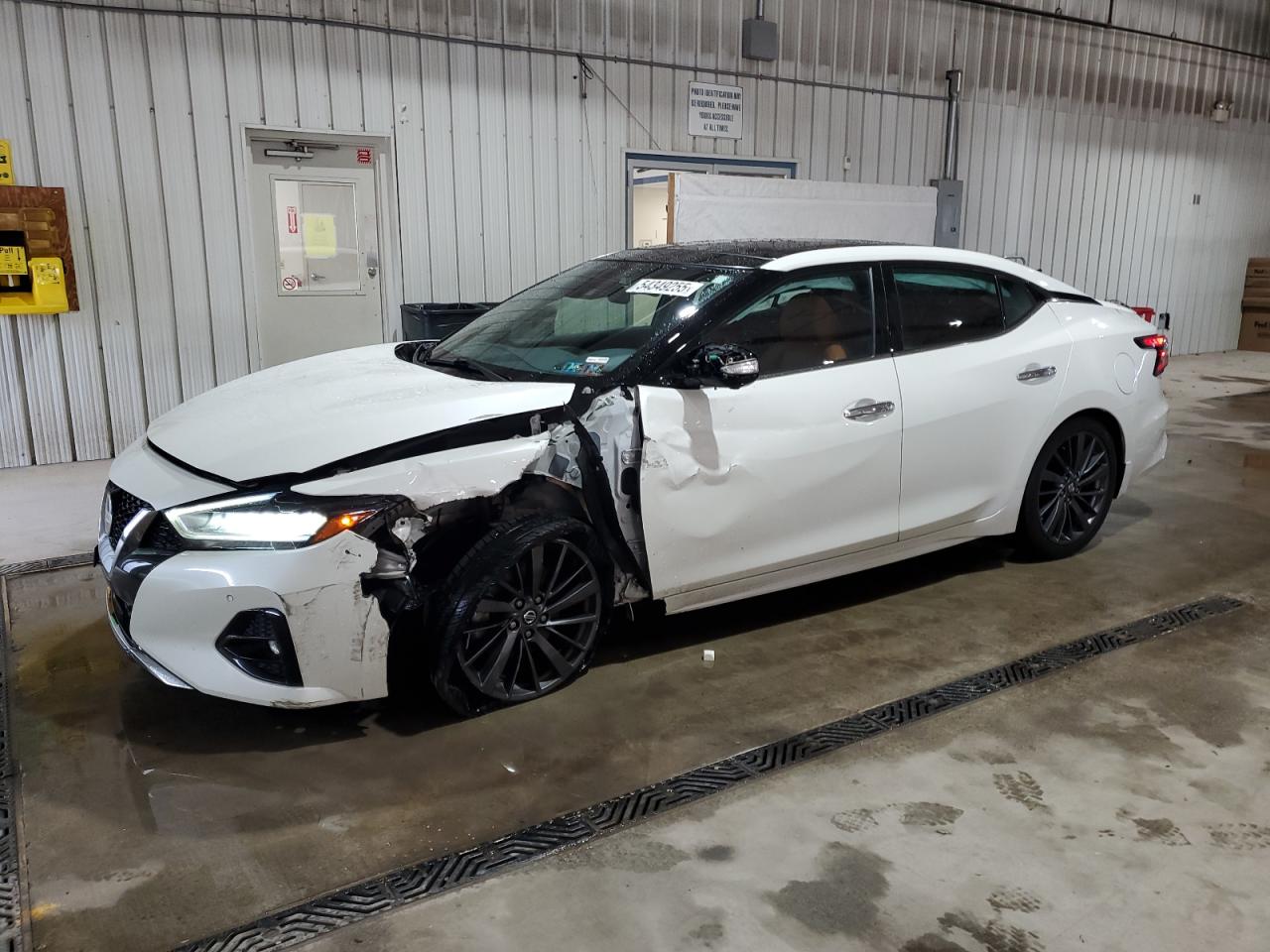  Salvage Nissan Maxima