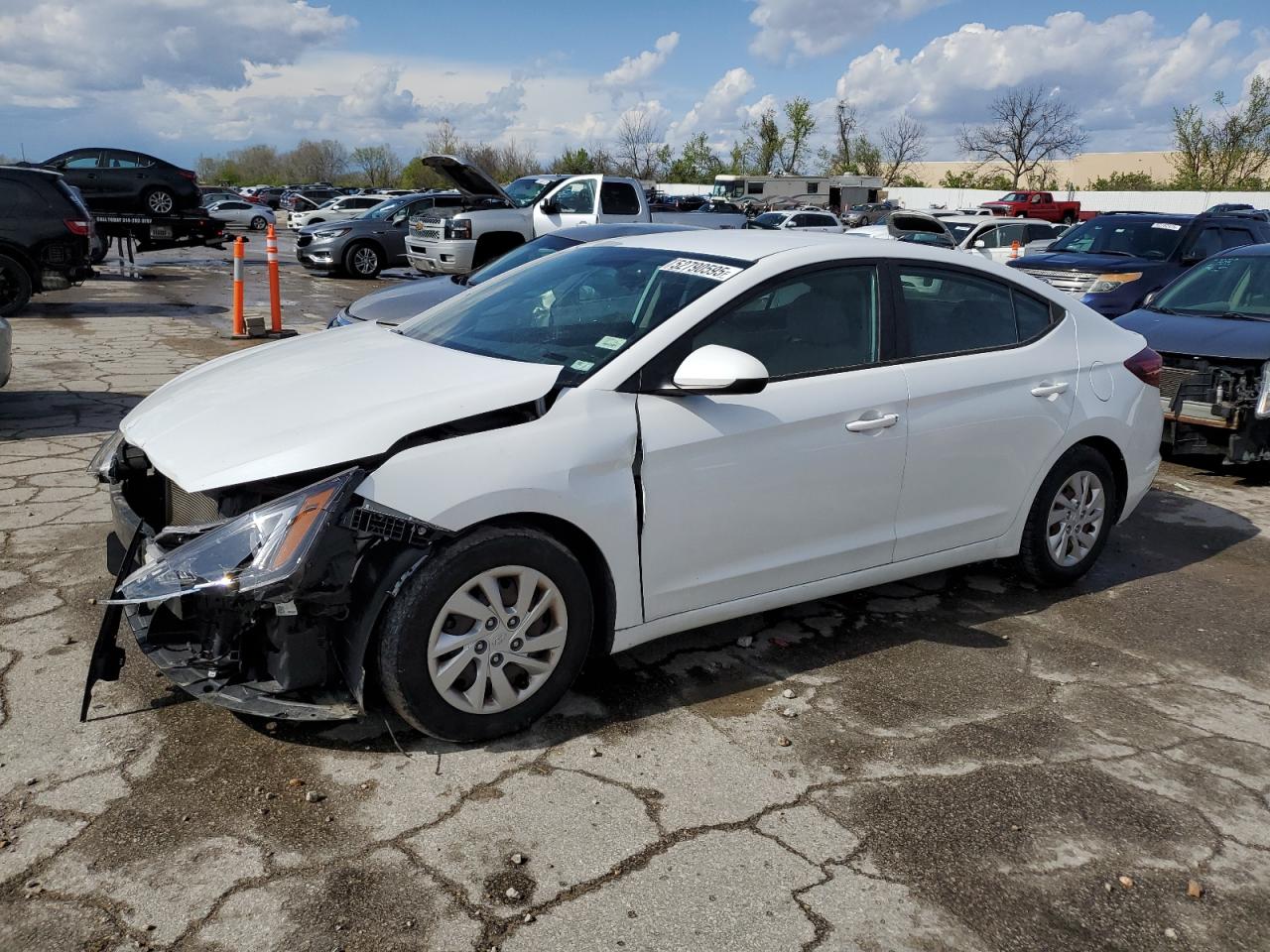 HYUNDAI ELANTRA SE