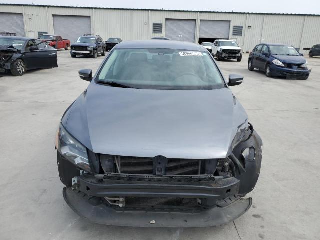 2015 VOLKSWAGEN PASSAT S - 1VWAT7A33FC038128