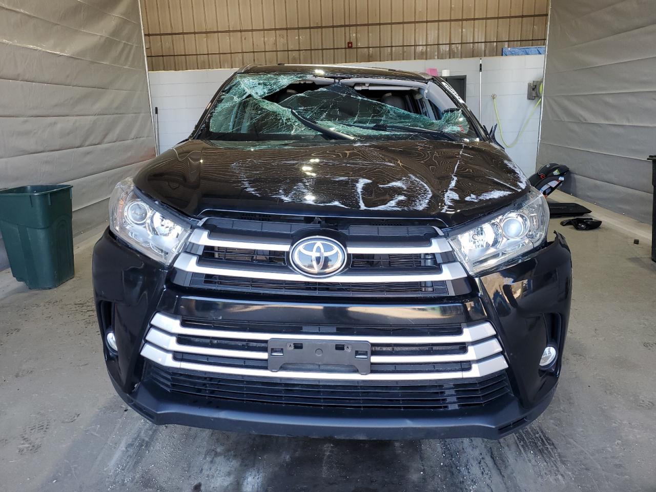 TOYOTA HIGHLANDER SE