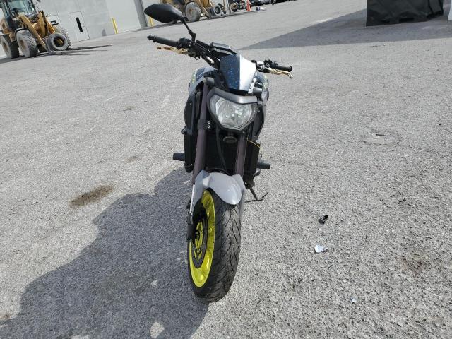 YAMAHA FZ09 C 2016 JYARN33Y7GA003215 photo #3
