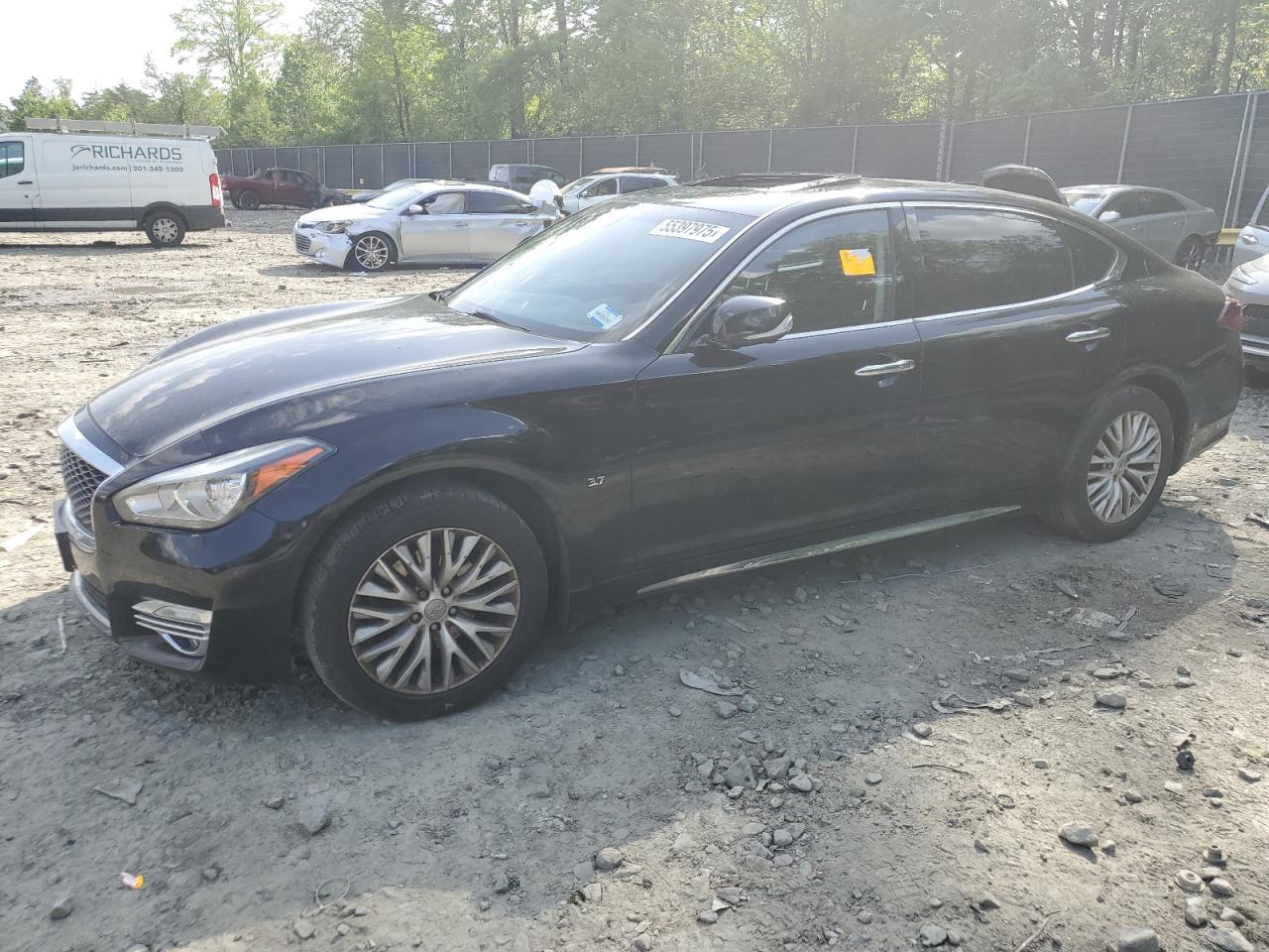 INFINITI Q70 3.7
