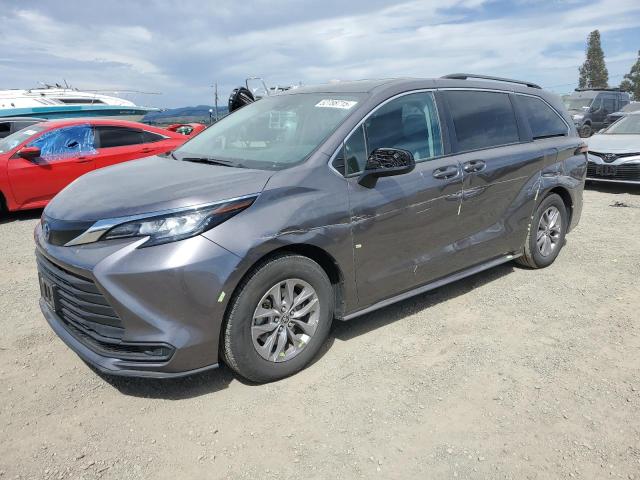TOYOTA SIENNA LE 2022 gray  hybrid engine 5TDKRKEC6NS077795 photo #1