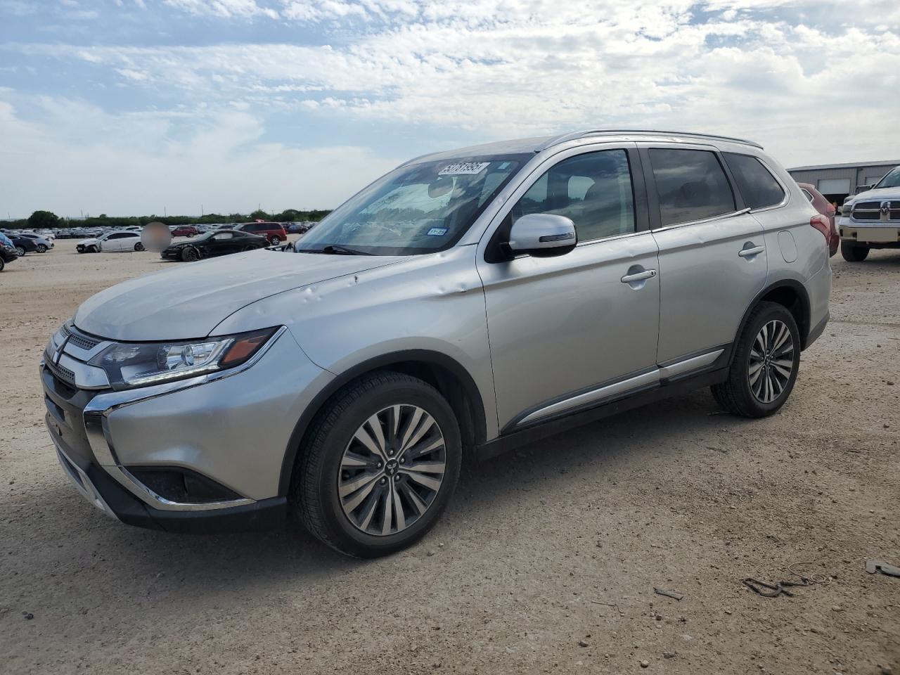 MITSUBISHI OUTLANDER SE