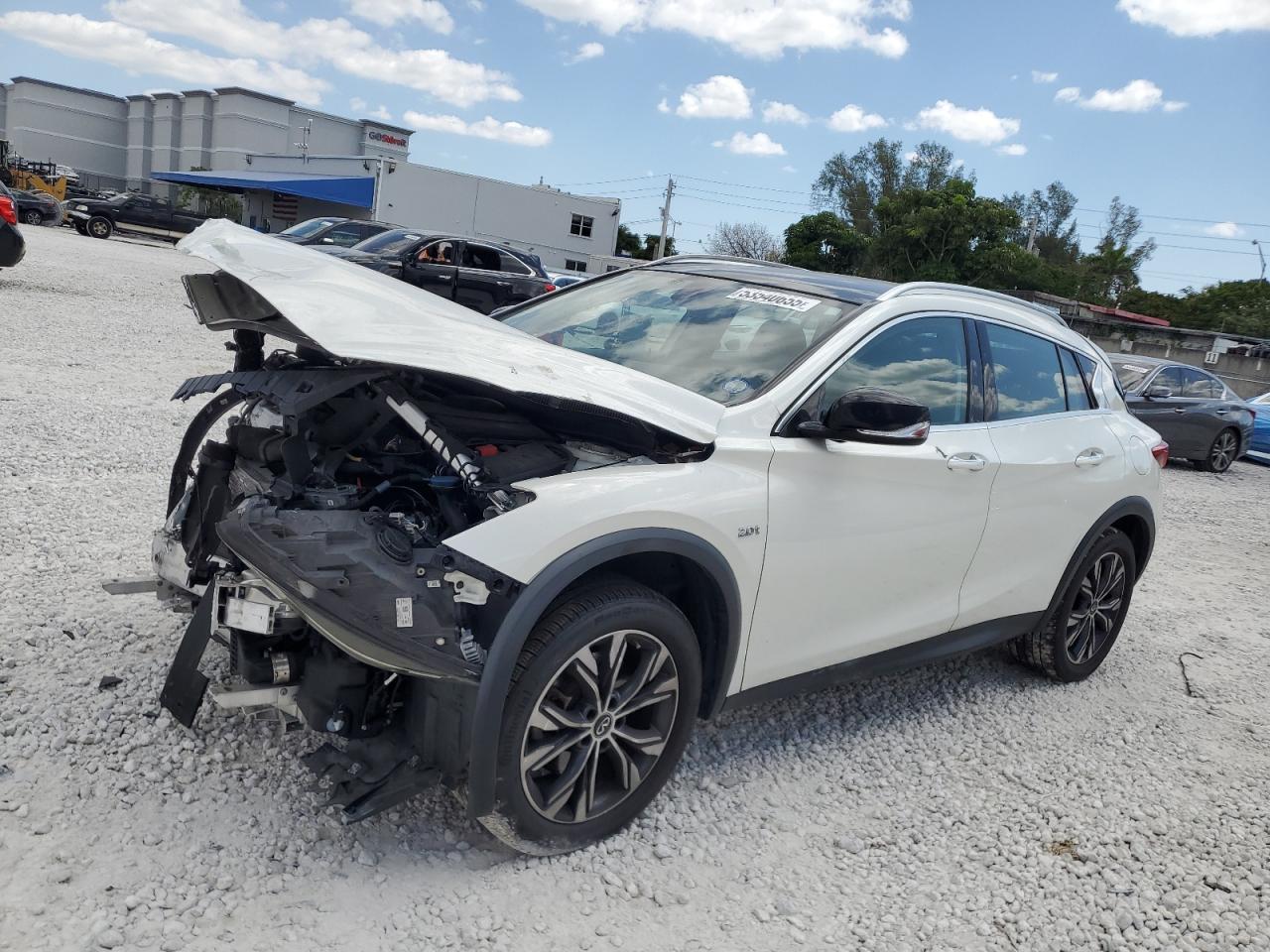INFINITI QX30 LUXE