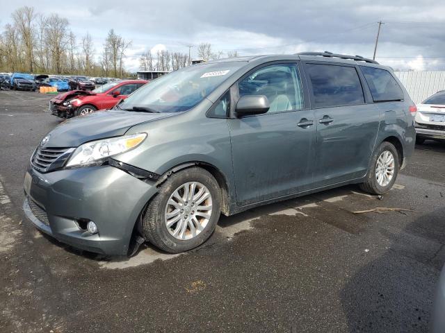 TOYOTA SIENNA XLE