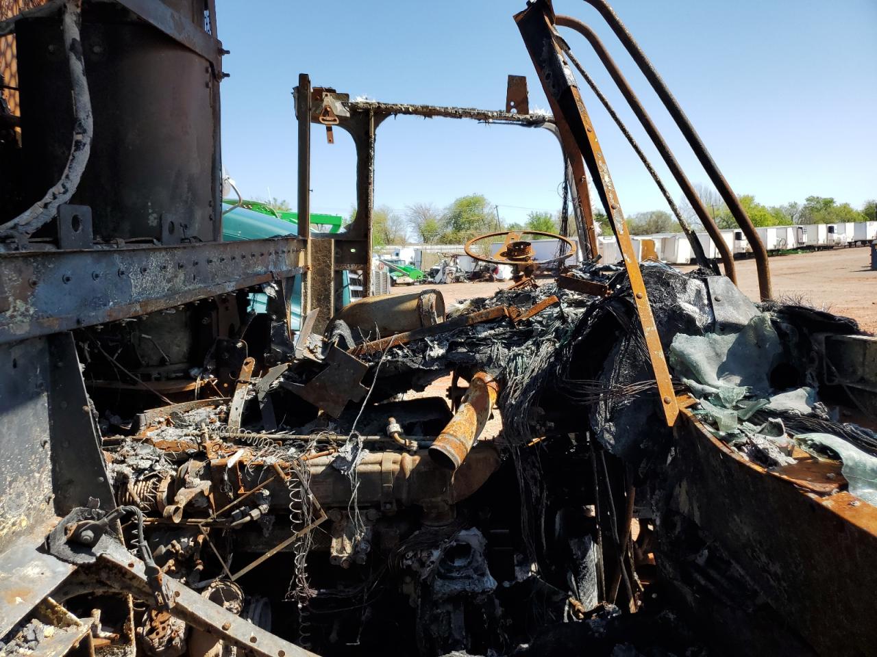 Lot #3198012484 2020 PETERBILT 520