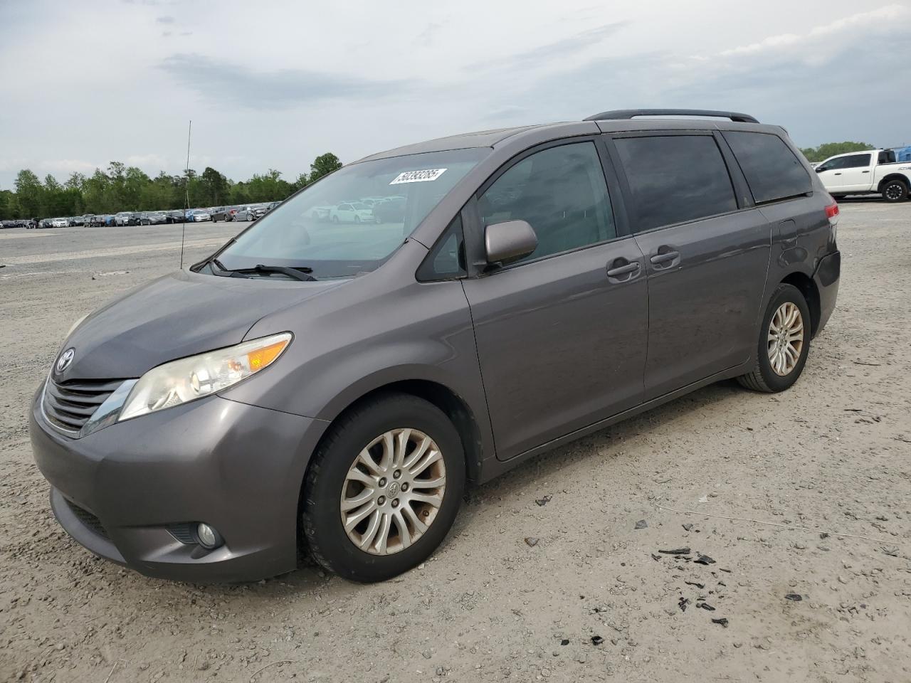TOYOTA SIENNA XLE