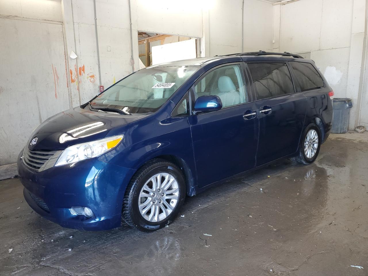 TOYOTA SIENNA XLE