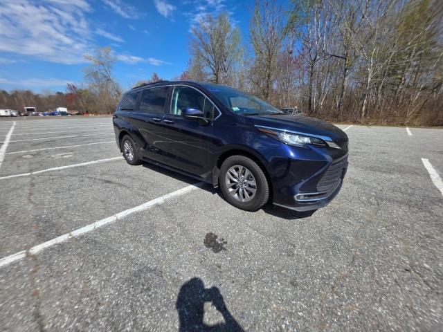 TOYOTA SIENNA XLE