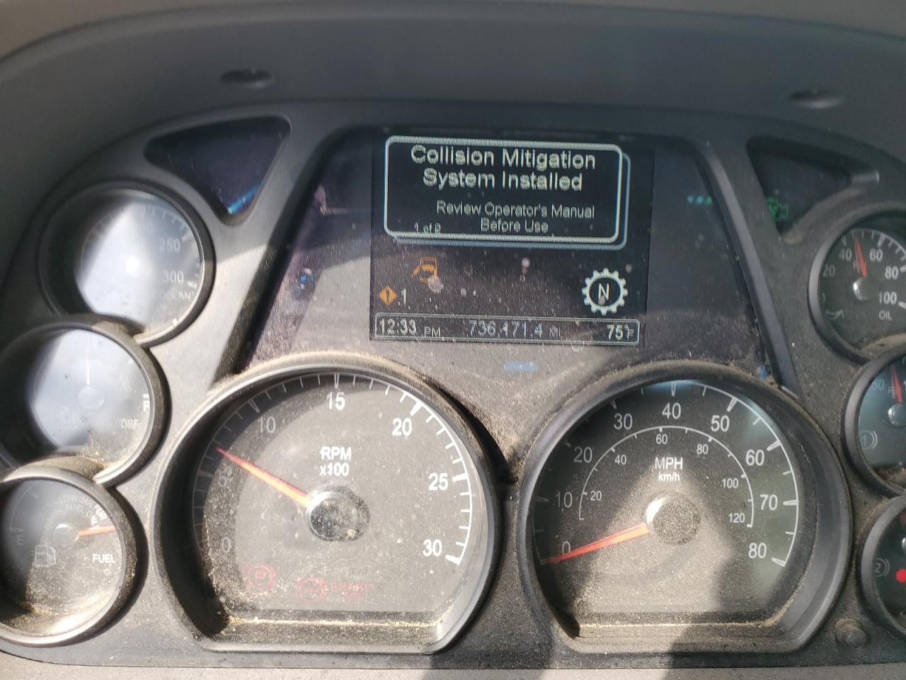 Lot #3246760830 2016 PETERBILT TRACTOR 579