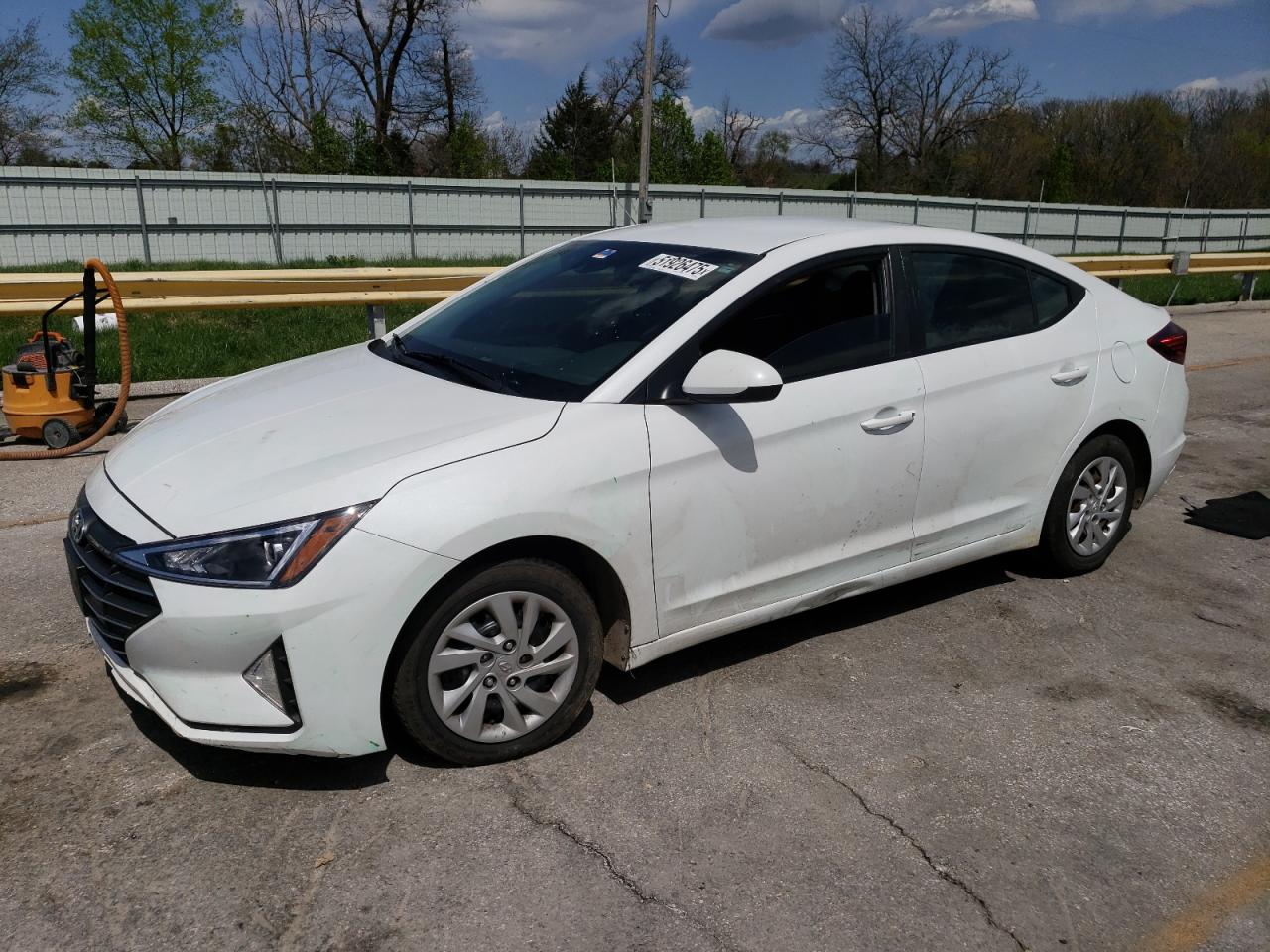 HYUNDAI ELANTRA SE