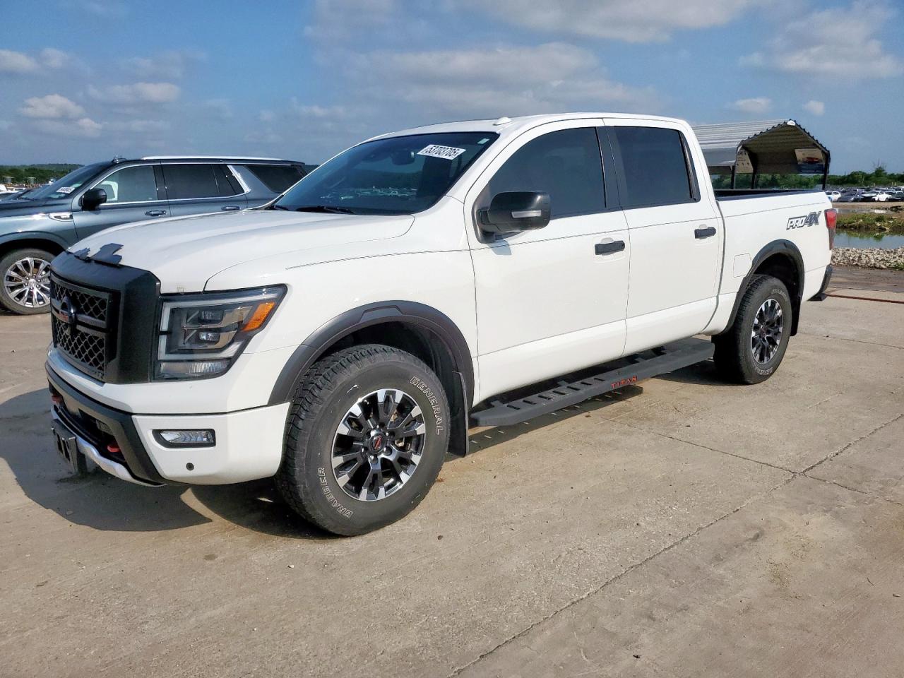 NISSAN TITAN SV