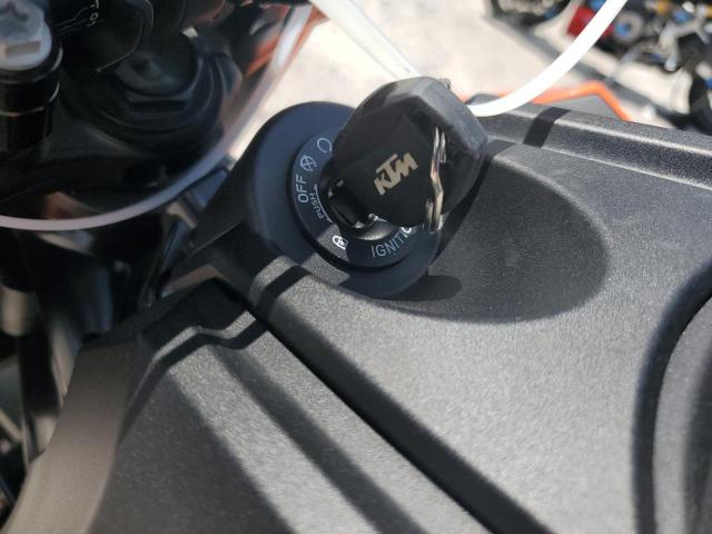 2024 KTM 990 DUKE VBKTV9401RM994952
