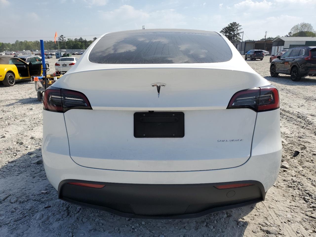 Tesla Model y 2025