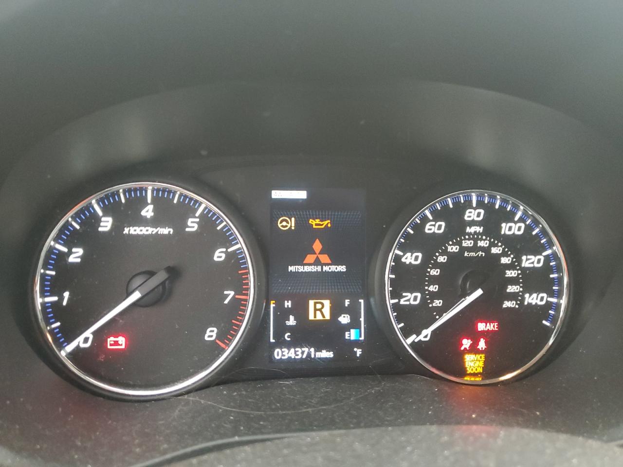 MITSUBISHI OUTLANDER SE