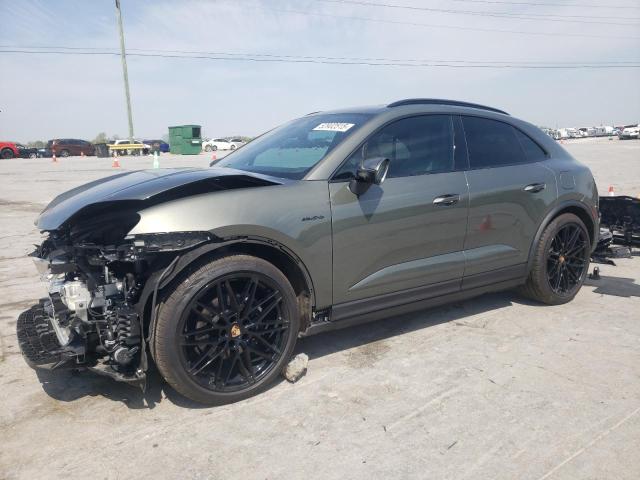 PORSCHE MACAN 4