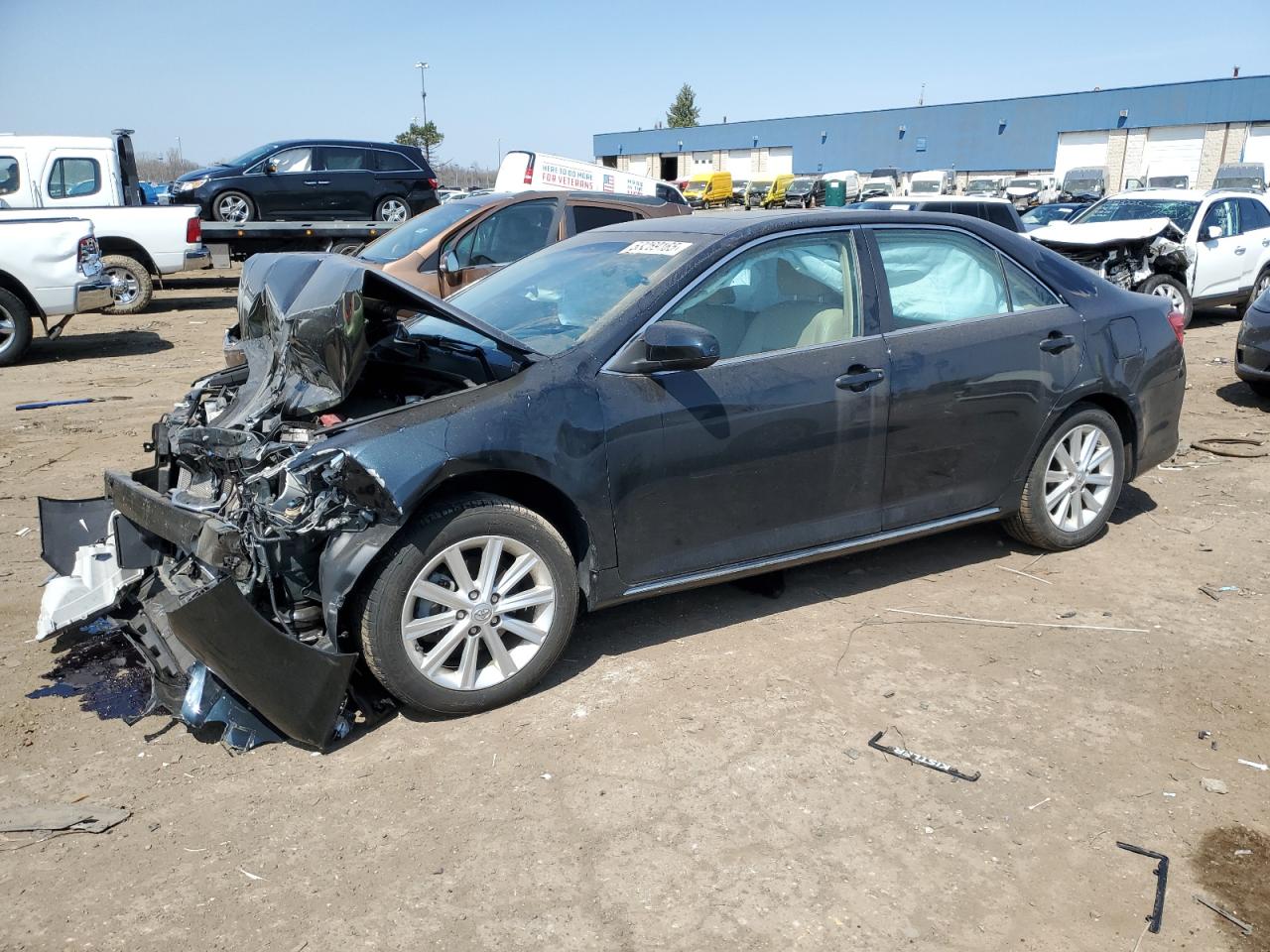 TOYOTA CAMRY BASE