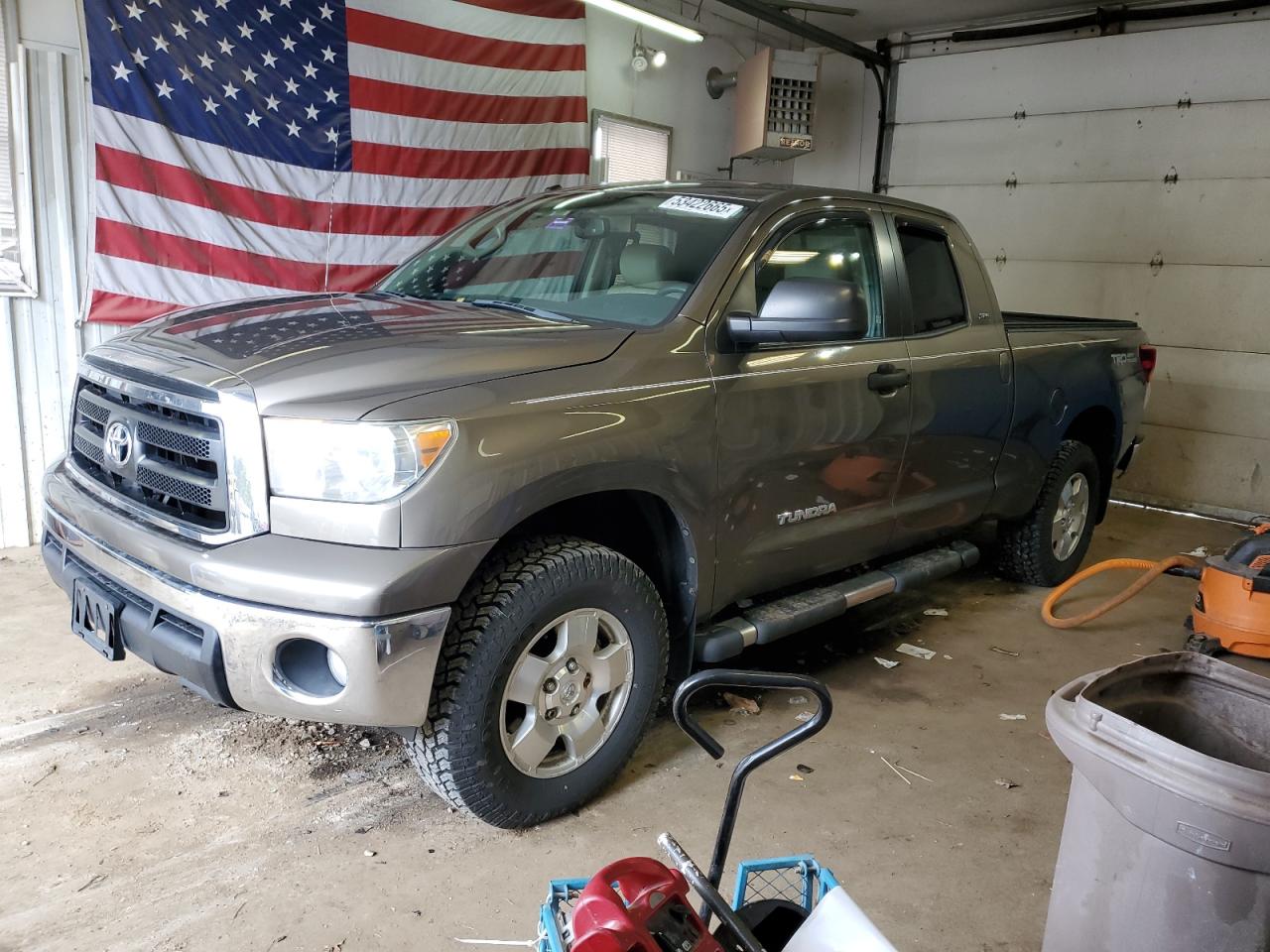 TOYOTA TUNDRA DOUBLE CAB SR5