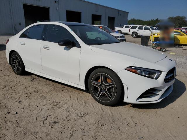 Vin: wdd3g4eb8kw010856, lot: 52994075, mercedes-benz a-class 220 20194