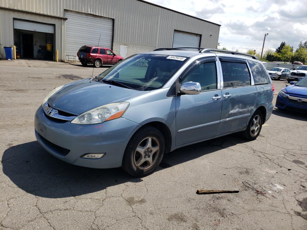  Salvage Toyota Sienna