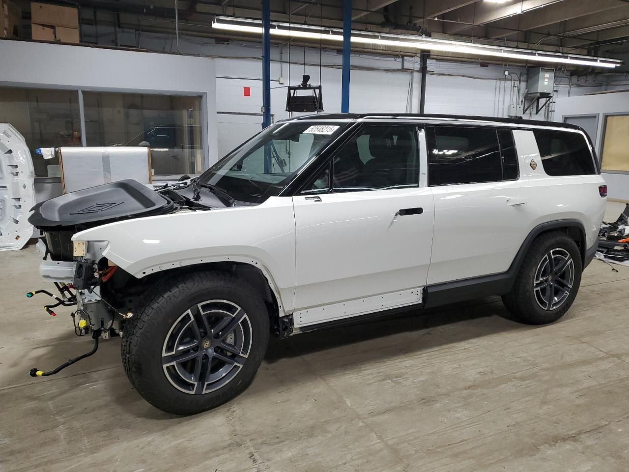 RIVIAN R1S ADVENTURE