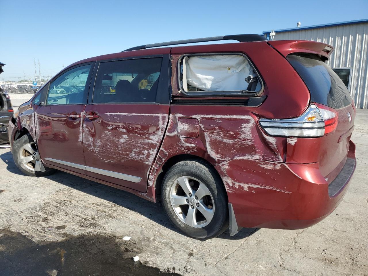 Lot #3270824435 2017 TOYOTA SIENNA LE