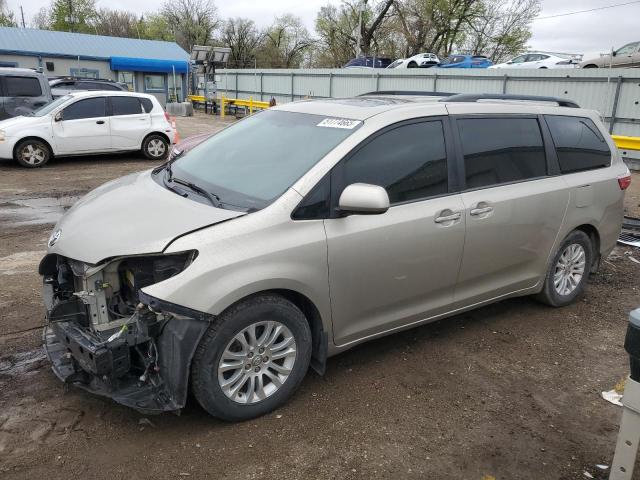 TOYOTA SIENNA XLE