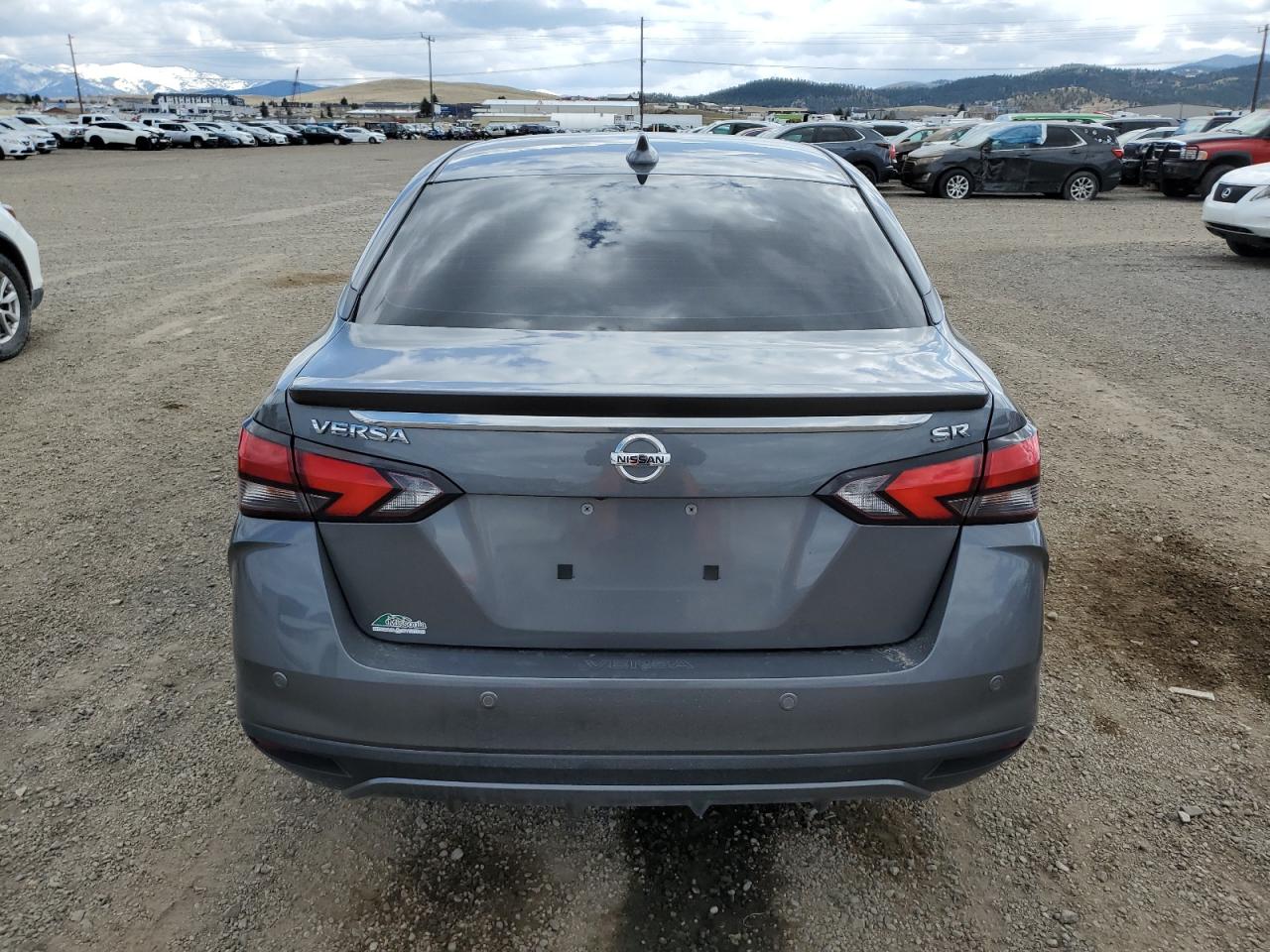 Nissan Versa sr 2022