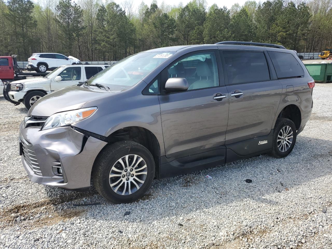 TOYOTA SIENNA XLE