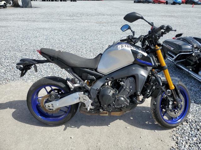 YAMAHA MT09 D 2023 two tone  gas JYARN72E0PA001255 photo #1