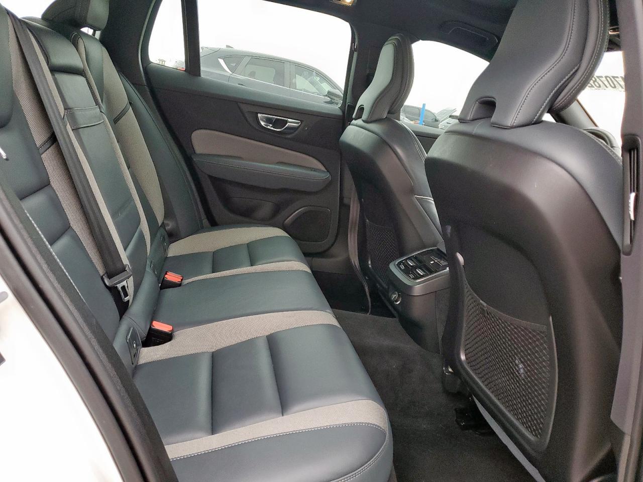 VOLVO V60 T5 R-DESIGN