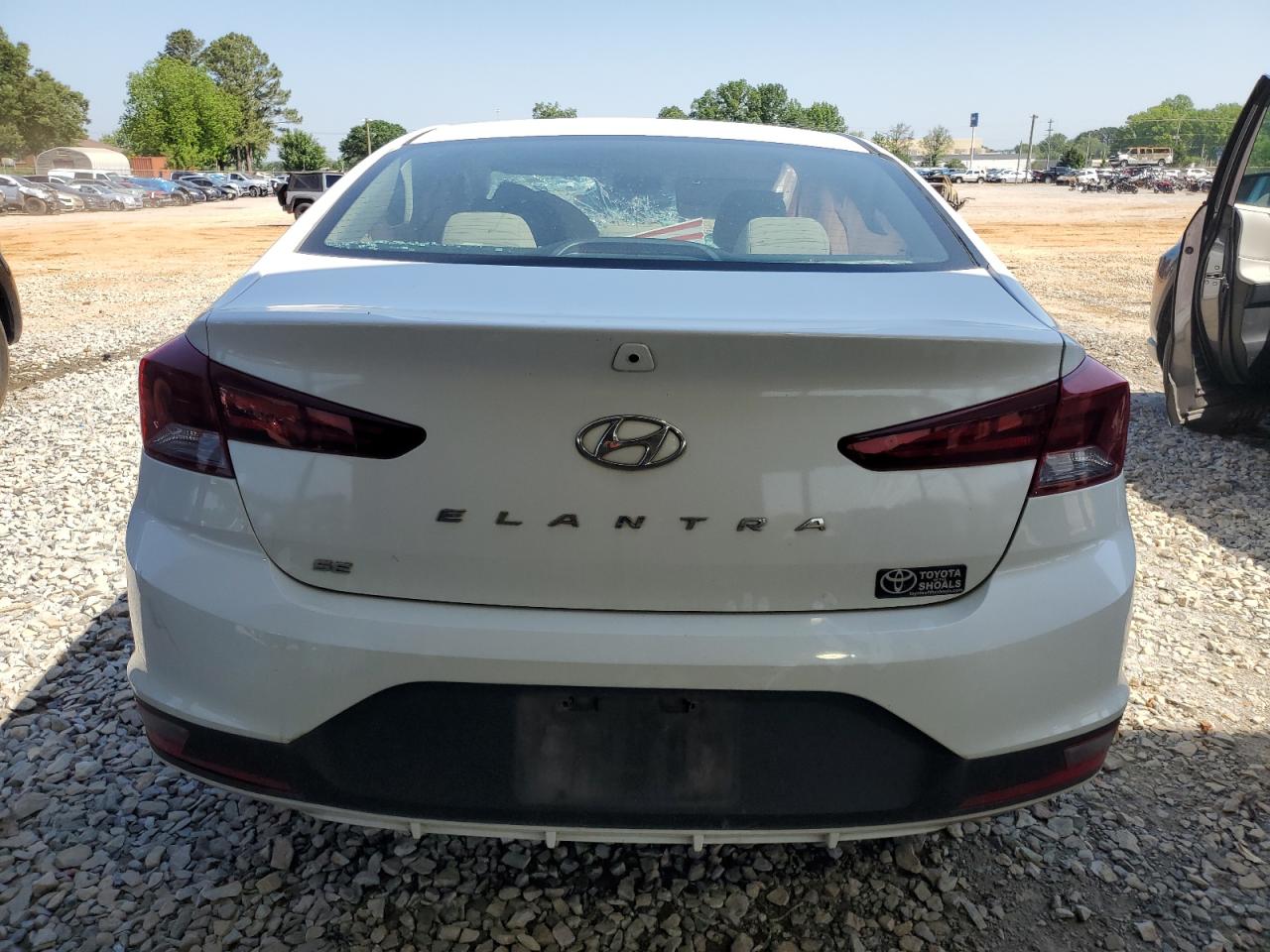 HYUNDAI ELANTRA SE