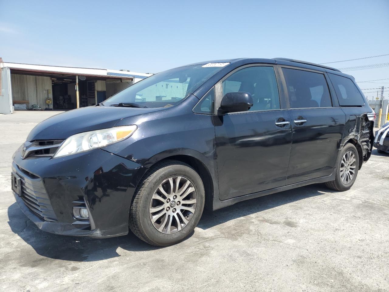 TOYOTA SIENNA XLE