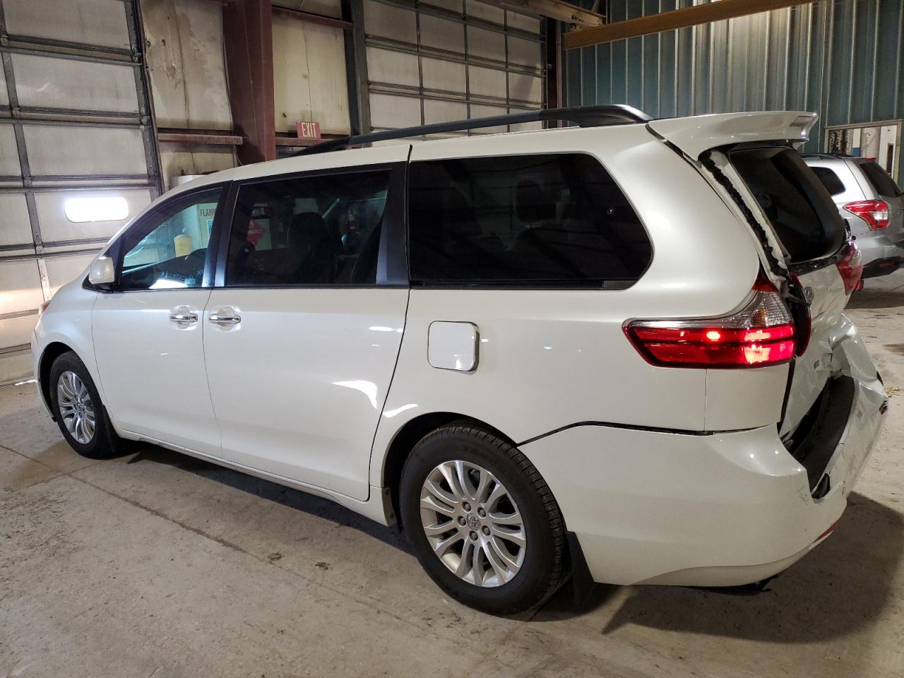 TOYOTA SIENNA XLE