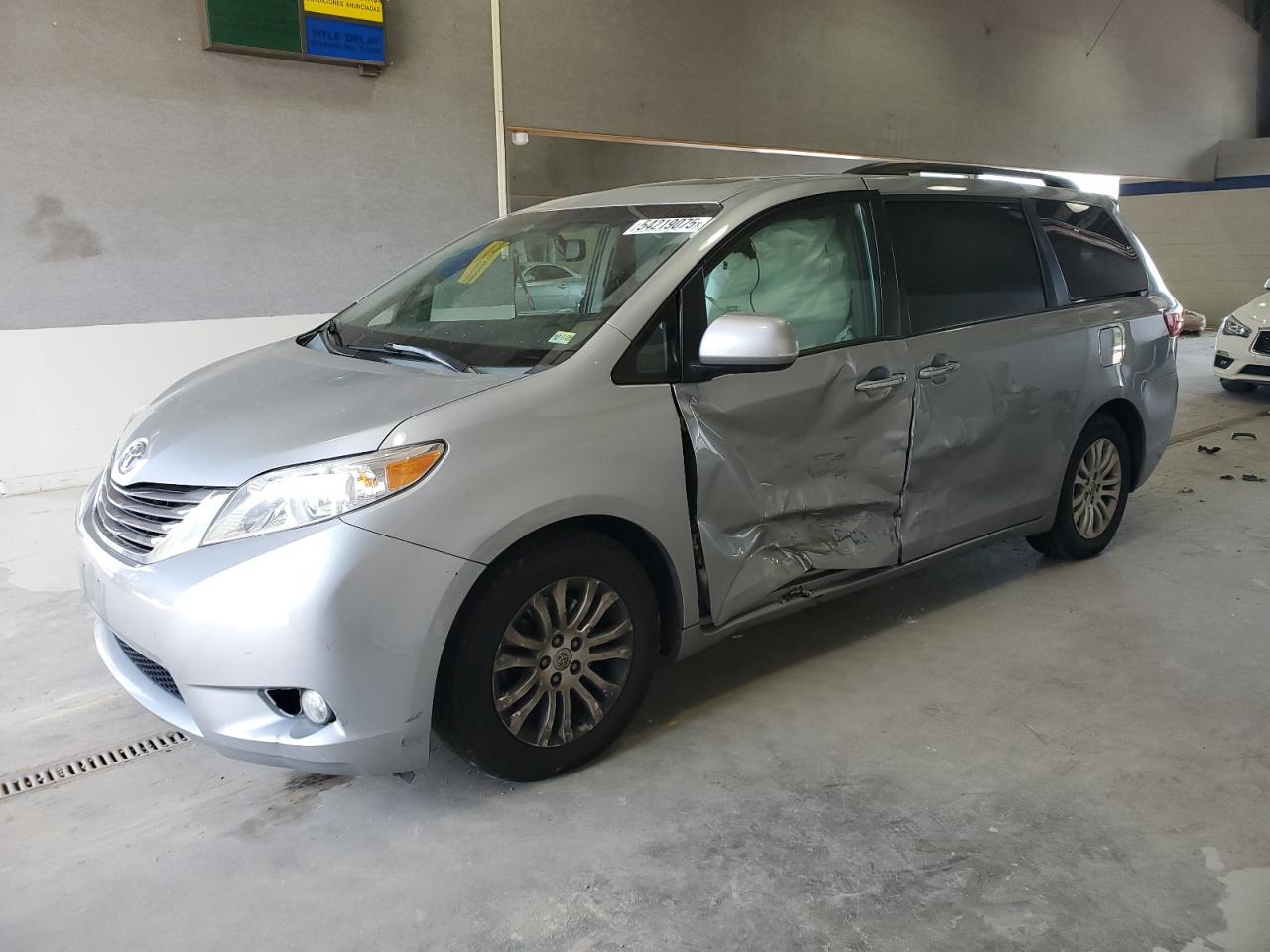 TOYOTA SIENNA XLE